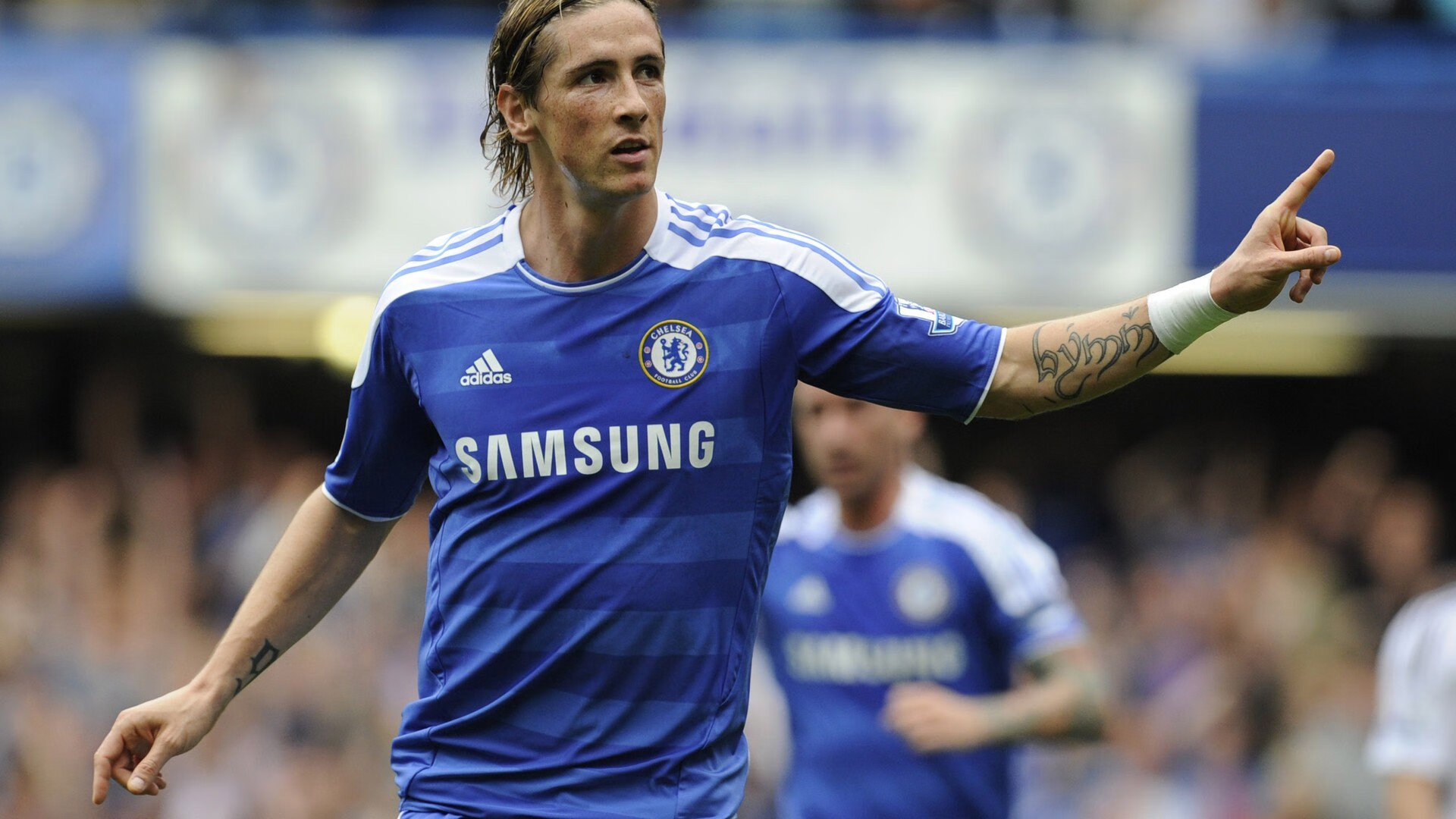 西班牙马术协会与国际马术组织合作，举办国际马术交流活动，促进技术交流。